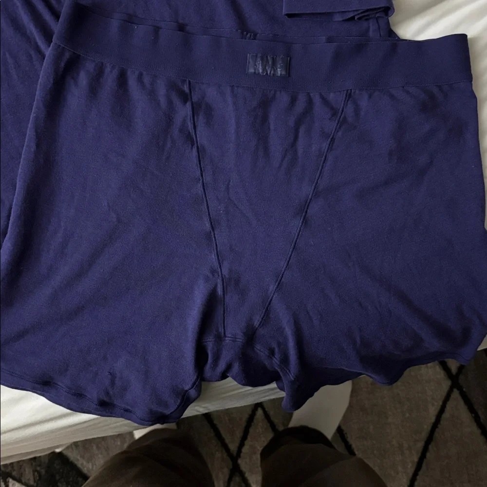 Skims boyfriend boxers & long sleeve tee set - Picture 4 of 9